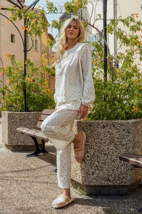  BKD08W5K01-BỘ DÀI KATE VỚI THIẾT KẾ CỔ TRÒN TAY PHỒNG TẠO CẢM GIÁC NHẸ NHÀNG  VÀ THOẢI MÁI 