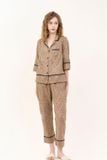  BKD11W5K06-BỘ DÀI KATE VỚI THIẾT KÊ CỔ PIJAMA PHỐI VIỀN NỔI BẬT, TẠO ĐIỂM NHẤN TINH TẾ  VÀ MANG PHONG CÁCH NHẸ NHÀNG, THANH LỊCH 