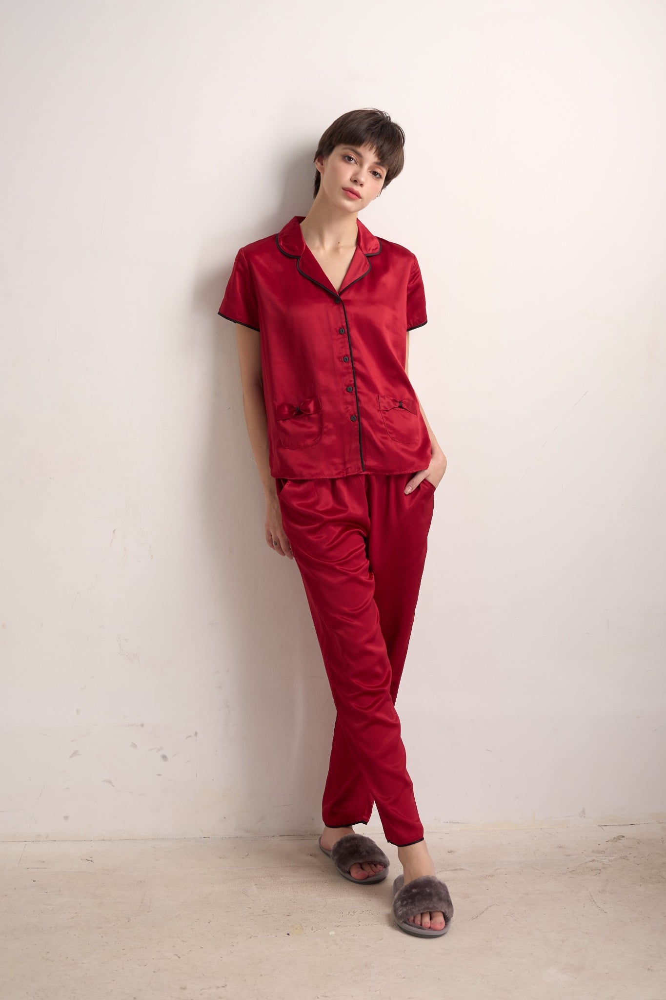 BSD01S5S23-BỘ DÀI  SATIN CỔ PIJAMA VỚI CHẤT LIỆU MỀM MỊN, MÁT MẺ MANG LẠI CẢM GIÁC THOẢI MÁI VÀ SANG TRỌNG KHI MẶC.