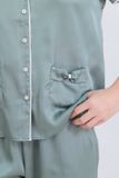  BSD01S5S24-BỘ DÀI  SATIN CỔ PIJAMA VỚI CHẤT LIỆU MỀM MỊN, MÁT MẺ MANG LẠI CẢM GIÁC THOẢI MÁI VÀ SANG TRỌNG KHI MẶC. 