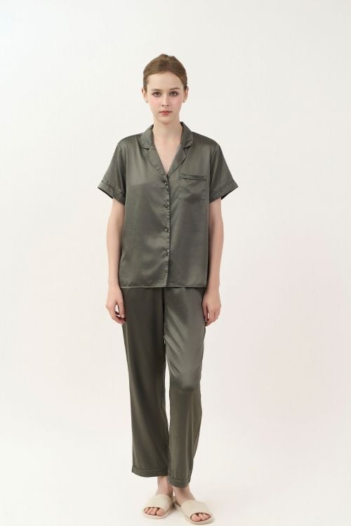  BSD01W5S05-BỘ SATIN DÀI THIẾT KẾ CỔ PIJAMA ĐƠN GIẢN  TẠO CẢM GIÁC TINH TẾ VÀ THANH LỊCH 