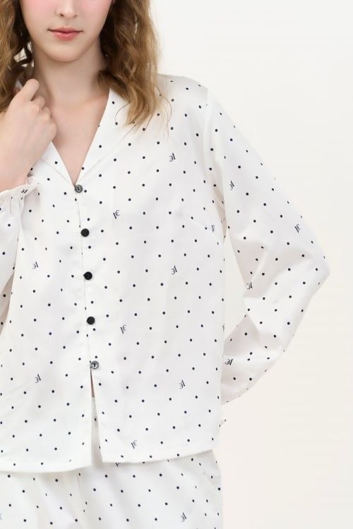  BSD02W5S06-BỘ SATIN DÀI VỚI THIẾT KẾ CỔ PIJAMA  TAY PHỒNG MANG LẠI SỰ DUYÊN DÁNG VÀ THOẢI MÁI 