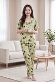  BSD02W6S05-BỘ SATIN DÀI VỚI THIẾT KẾ PIJAMA ĐIỂM NHẤN VIỀN NỔI BẬT MANG LẠI SỰ THANH LỊCH VÀ THOẢI MÁI KHI MẶC 