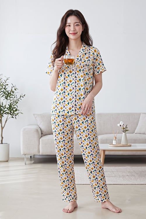  BSD02W6S07-BỘ SATIN DÀI VỚI THIẾT KẾ PIJAMA ĐIỂM NHẤN VIỀN NỔI BẬT MANG LẠI SỰ THANH LỊCH VÀ THOẢI MÁI KHI MẶC 