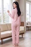 BSD03W5S05-BỘ SATIN DÀI VỚI THIẾT KẾ CỔ PIJAMA PHỐI REN NỔI BẬT  MANG PHONG CÁCH THANH LỊCH VÀ TẠO CẢM GIÁC THOẢI MÁI KHI MẶC. 