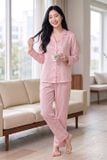  BSD03W5S05-BỘ SATIN DÀI VỚI THIẾT KẾ CỔ PIJAMA PHỐI REN NỔI BẬT  MANG PHONG CÁCH THANH LỊCH VÀ TẠO CẢM GIÁC THOẢI MÁI KHI MẶC. 