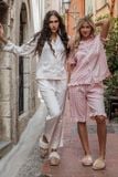  BSD05W5S01-BỘ SATIN DÀI VỚI THIẾT KẾ CỔ PIJAMA ĐIỂM NHẤN REN NỔI BẬT MANG LẠI SỰ THANH LỊCH VÀ THOẢI MÁI KHI MẶC 