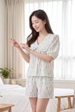  BSK01S6K12-BỘ SHORT KATE VỚI THIẾT KẾ CỔ LÁ SEN PHỐI BÈO TINH TẾ MANG  ĐẾN SỰ DUYÊN DÁNG VÀ TRẺ TRUNG,TẠO CẢM GIÁC THOẢI MÁI KHI MẶC 