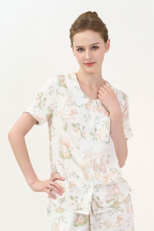  BSK03W5K16-BỘ SHORT TOLE THIẾT KẾ CỔ LÁ SEN VỚI ĐIỂM NHẤN RODE NỔI BẬT TẠO CẢM GIÁC THOẢI MÁI VÀ TRẺ TRUNG. 