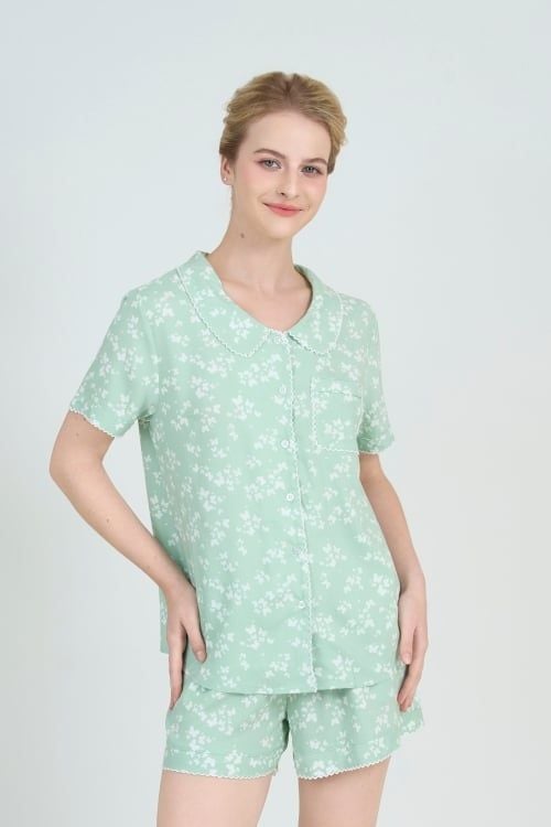  BSK03W5K18-BỘ SHORT TOLE THIẾT KẾ CỔ LÁ SEN VỚI ĐIỂM NHẤN RODE NỔI BẬT TẠO CẢM GIÁC THOẢI MÁI VÀ TRẺ TRUNG. 