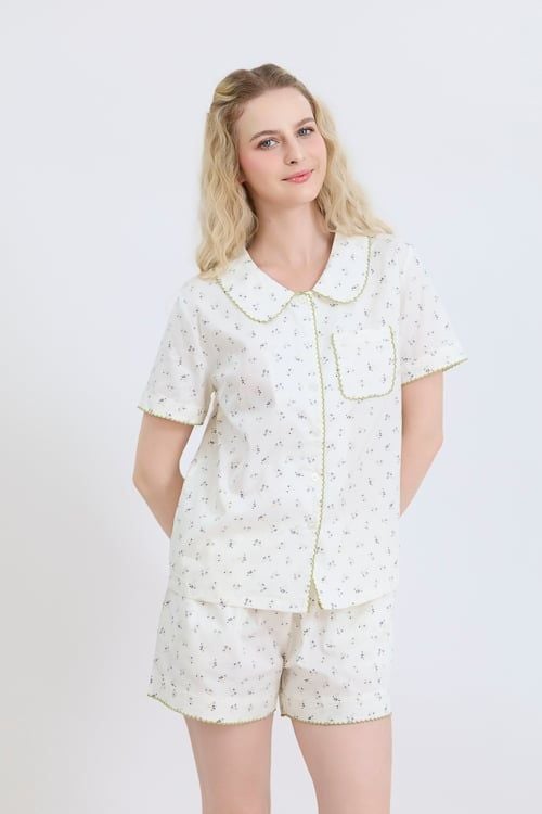  BSK03W5K21-BỘ SHORT KATE THIẾT KẾ CỔ LÁ SEN VỚI ĐIỂM NHẤN RODE NỔI BẬT TẠO CẢM GIÁC THOẢI MÁI VÀ TRẺ TRUNG. 