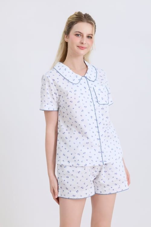  BSK03W5K22-BỘ SHORT KATE THIẾT KẾ CỔ LÁ SEN VỚI ĐIỂM NHẤN RODE NỔI BẬT TẠO CẢM GIÁC THOẢI MÁI VÀ TRẺ TRUNG. 