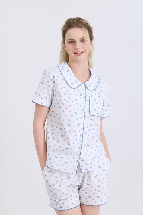  BSK03W5K22-BỘ SHORT KATE THIẾT KẾ CỔ LÁ SEN VỚI ĐIỂM NHẤN RODE NỔI BẬT TẠO CẢM GIÁC THOẢI MÁI VÀ TRẺ TRUNG. 