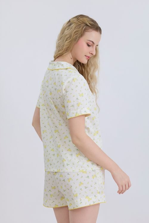  BSK03W5K23-BỘ SHORT KATE THIẾT KẾ CỔ LÁ SEN VỚI ĐIỂM NHẤN RODE NỔI BẬT TẠO CẢM GIÁC THOẢI MÁI VÀ TRẺ TRUNG. 