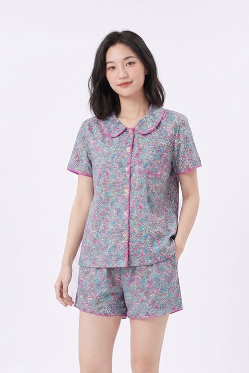  BSK03W5K24-BỘ SHORT KATE THIẾT KẾ CỔ LÁ SEN VỚI ĐIỂM NHẤN RODE NỔI BẬT TẠO CẢM GIÁC THOẢI MÁI VÀ TRẺ TRUNG. 