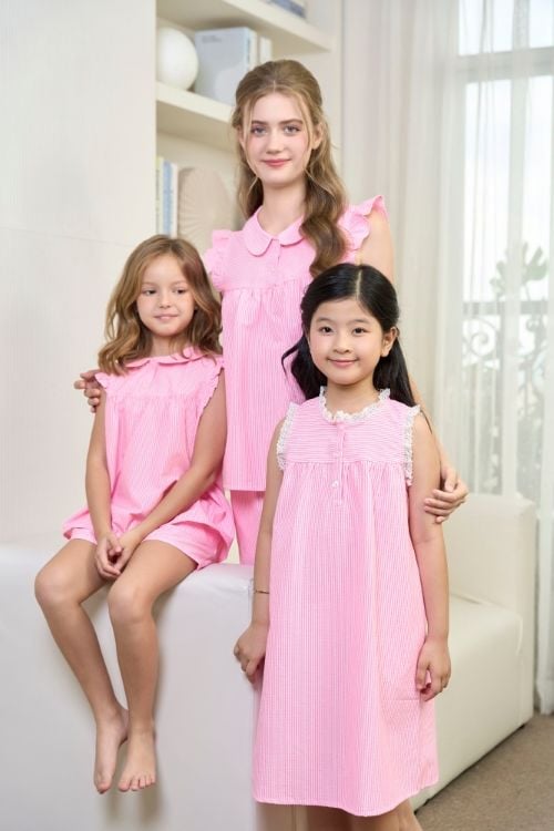  BSK04S5K15-BỘ SHORT KATE THIẾT KẾ CỔ SEN VÀ PHỐI TAY BÈO XINH XẮN , TẠO CẢM GIÁC THOẢI MÁI VÀ TƯƠI TRẺ. 