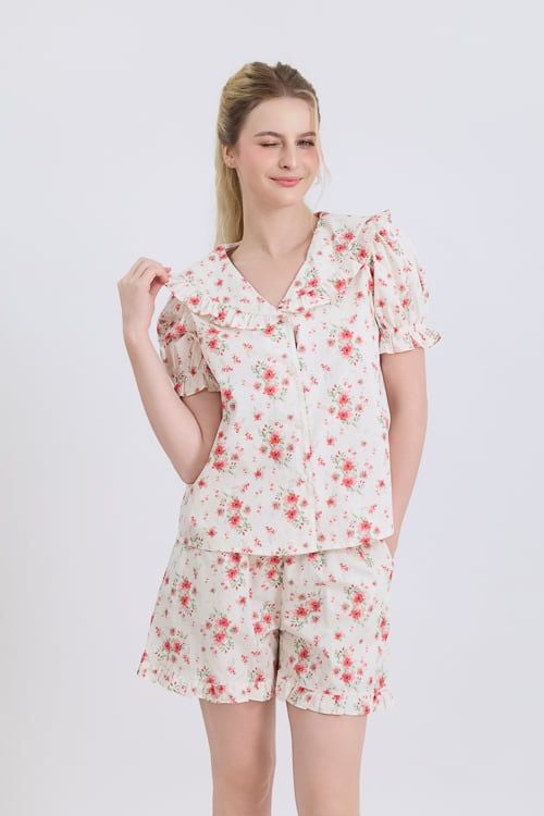  BSK06W5K02-BỘ SHORT KATE VỚI THIẾT KẾ CỔ LÁ SEN ĐIỂM NHẤN BÈO NỔI BẬT MANG  ĐẾN SỰ DUYÊN DÁNG VÀ TRẺ TRUNG TẠO CẢM GIÁC THOẢI MÁI KHI MẶC 