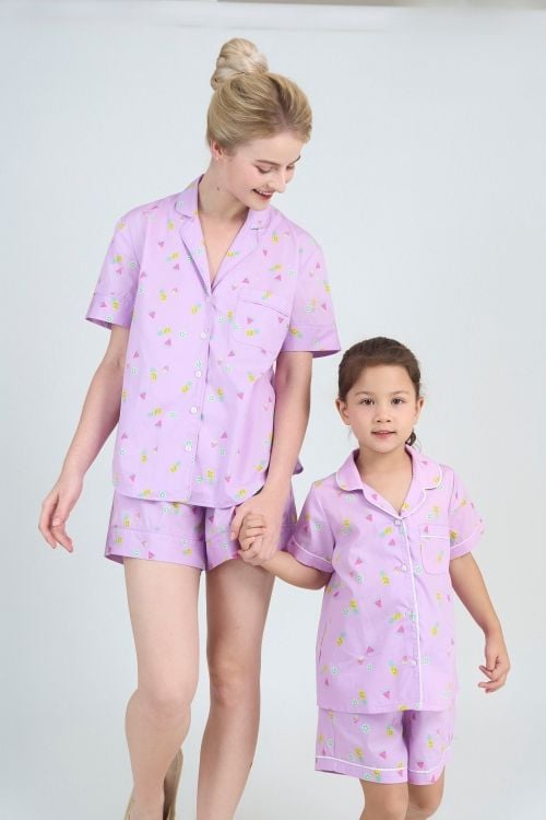  BSK08W5K02-BỘ SHORT KATE VỚI THIẾT KẾ CỔ PIJAMA  MANG  ĐẾN SỰ TRẺ TRUNG  VÀ NĂNG ĐỘNG 