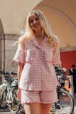  BSK09S6K01-BỘ SHORT KATE VỚI THIẾT KẾ CỔ PIJAMA PHỐI BÈO TINH TẾ MANG  ĐẾN SỰ TRẺ TRUNG  VÀ NĂNG ĐỘNG, TẠO CẢM GIÁC THOẢI MÁI KHI MẶC 