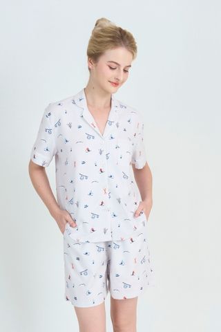  BSK09W5K01-BỘ SHORT KATE VỚI THIẾT KÊ CỔ PIJAMA PHỐI VIỀN NỔI BẬT, TẠO ĐIỂM NHẤN TINH TẾ , MANG PHONG CÁCH NHẸ NHÀNG VÀ THOẢI MÁI 