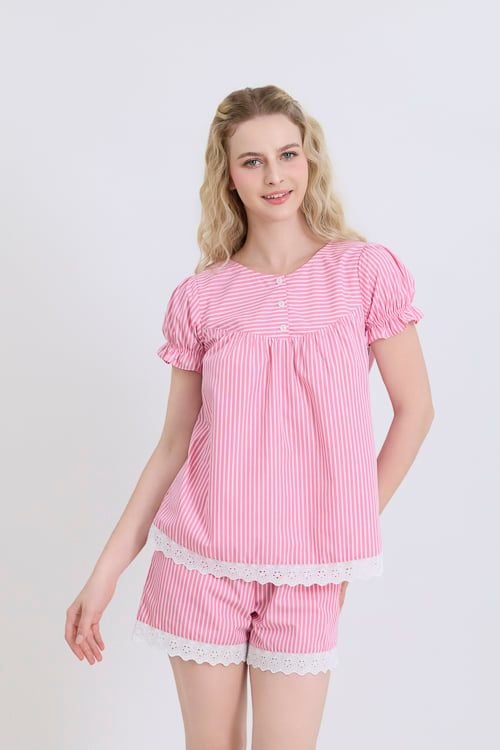  BSK11W5K01-BỘ SHORT KATE VỚI THIẾT KẾ CỔ TRÒN ĐIỂM NHẤN REN NỔI BẬT  MANG  ĐẾN SỰ TRẺ TRUNG , NĂNG ĐỘNG  VÀ THOẢI MÁI KHI MẶC 