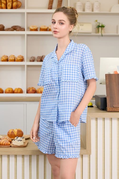  BSK12S6K01-BỘ SHORT KATE VỚI THIẾT KẾ CỔ PIJAMA ĐIỂM NHẤN BÈO TINH TẾ MANG  ĐẾN SỰ TRẺ TRUNG  VÀ NĂNG ĐỘNG TẠO CẢM GIÁC THOẢI MÁI KHI MẶC 