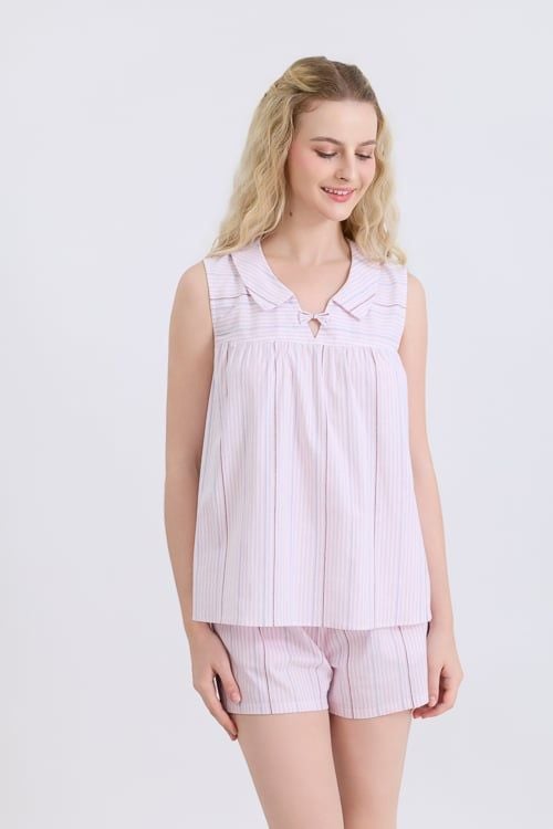  BSK13W5K01-BỘ SHORT KATE VỚI THIẾT KẾ CỔ SEN ĐÍNH NƠ NHẸ NHÀNG, NỮ TÍNH CÙNG CHẤT LIỆU MỀM MẠI, THOÁNG MÁT MANG LẠI CẢM GIÁC DỄ CHỊU KHI MẶC. 