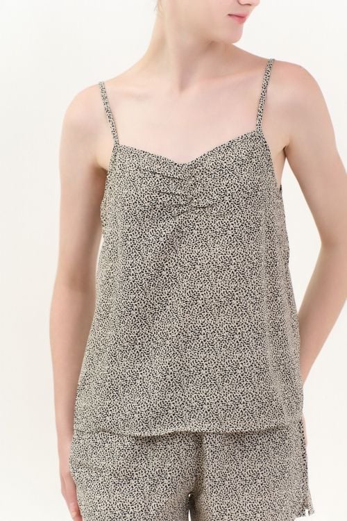  BSS012W41-BỘ SATIN SHORT VỚI THIẾT KẾ 2 DÂY QUYẾN RŨ, MANG LẠI CẢM GIÁC MỀM MẠI VÀ THOÁNG MÁT. 