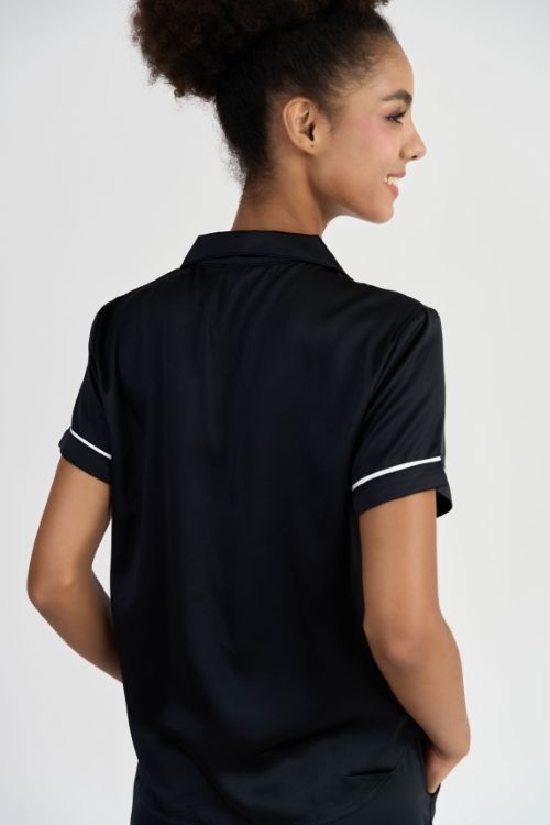  BSS02S5S53-BỘ SHORT SATIN VỚI THIẾT KẾ CỔ PIJAMA MANG PHONG CÁCH NHẸ NHÀNG VÀ THOẢI MÁI KHI MẶC 