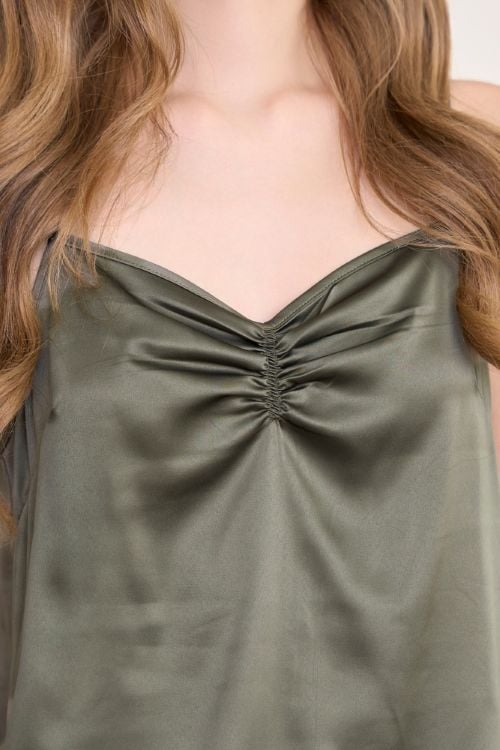  BSS01S5S34-BỘ SATIN SHORT VỚI THIẾT KẾ 2 DÂY QUYẾN RŨ, MANG LẠI CẢM GIÁC MỀM MẠI VÀ THOÁNG MÁT. 