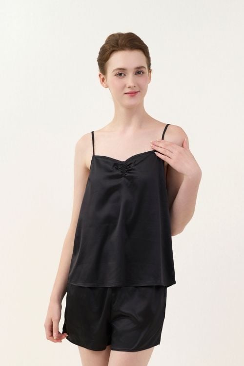  BSS01S5S36-BỘ SATIN SHORT VỚI THIẾT KẾ 2 DÂY QUYẾN RŨ, MANG LẠI CẢM GIÁC MỀM MẠI VÀ THOÁNG MÁT. 