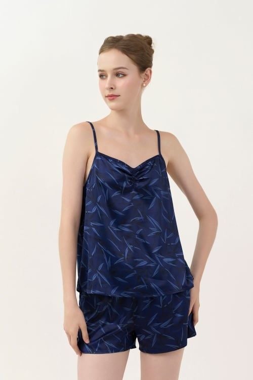  BSS01S5S37-BỘ SATIN SHORT VỚI THIẾT KẾ 2 DÂY QUYẾN RŨ, MANG LẠI CẢM GIÁC MỀM MẠI VÀ THOÁNG MÁT. 