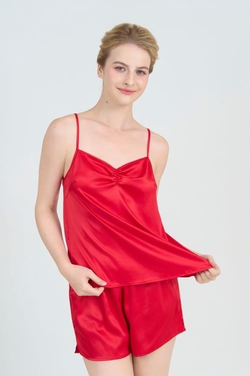  BSS01S5S38-BỘ SATIN SHORT VỚI THIẾT KẾ 2 DÂY QUYẾN RŨ, MANG LẠI CẢM GIÁC MỀM MẠI VÀ THOÁNG MÁT. 