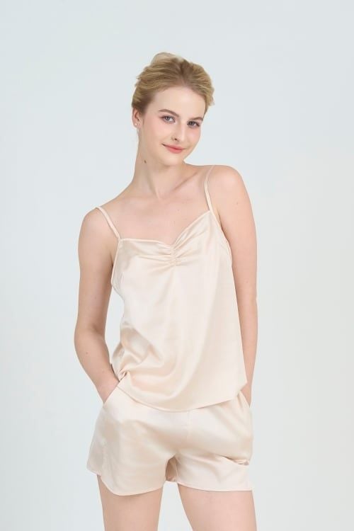  BSS01S5S39-BỘ SATIN SHORT VỚI THIẾT KẾ 2 DÂY QUYẾN RŨ, MANG LẠI CẢM GIÁC MỀM MẠI VÀ THOÁNG MÁT. 