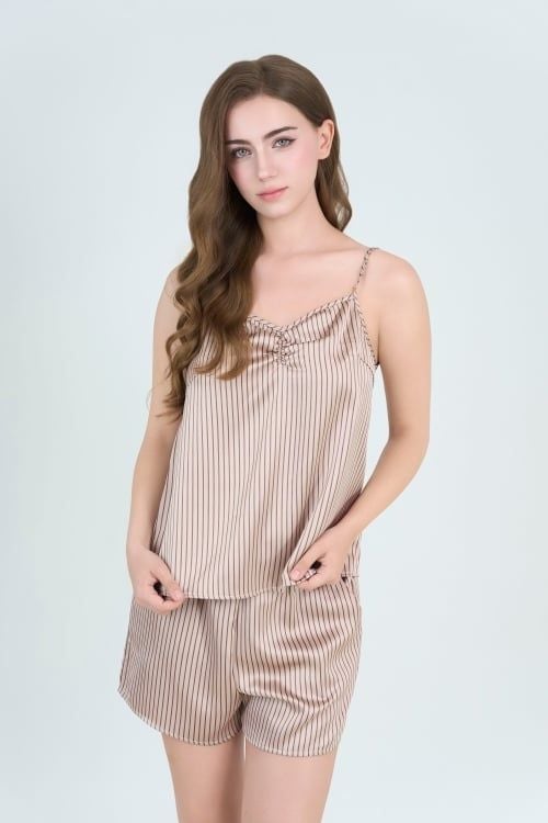  BSS01S5S41-BỘ SATIN SHORT VỚI THIẾT KẾ 2 DÂY QUYẾN RŨ, MANG LẠI CẢM GIÁC MỀM MẠI VÀ THOÁNG MÁT. 