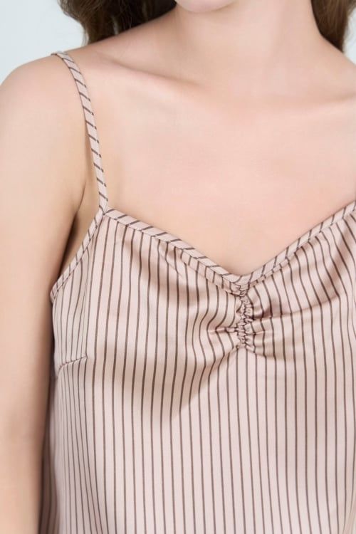  BSS01S5S41-BỘ SATIN SHORT VỚI THIẾT KẾ 2 DÂY QUYẾN RŨ, MANG LẠI CẢM GIÁC MỀM MẠI VÀ THOÁNG MÁT. 