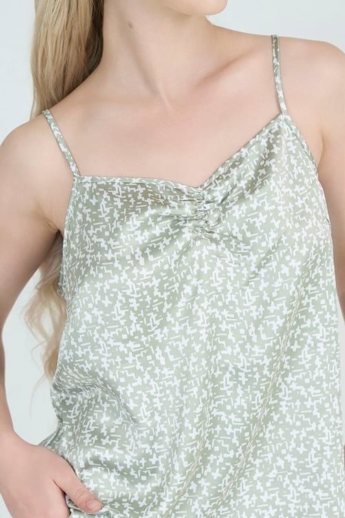  BSS01S5S42-BỘ SATIN SHORT VỚI THIẾT KẾ 2 DÂY QUYẾN RŨ, MANG LẠI CẢM GIÁC MỀM MẠI VÀ THOÁNG MÁT. 