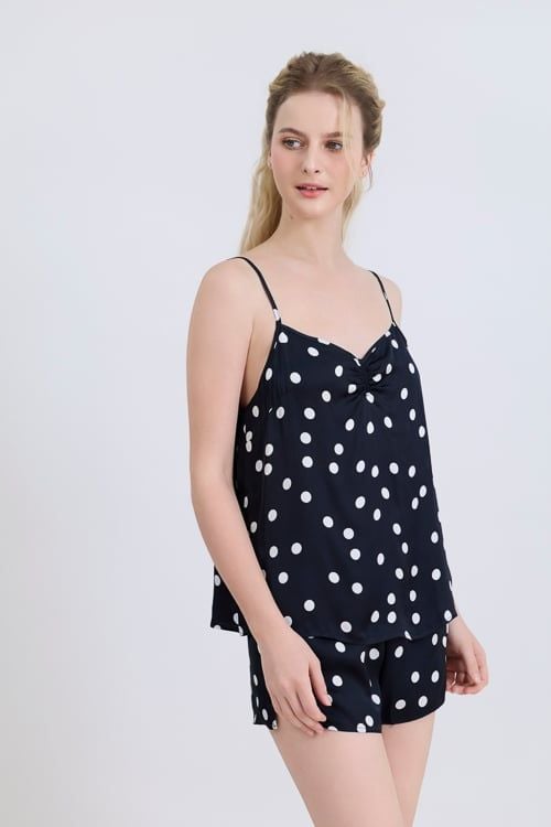 BSS01S5S43-BỘ SATIN SHORT VỚI THIẾT KẾ 2 DÂY QUYẾN RŨ, MANG LẠI CẢM GIÁC MỀM MẠI VÀ THOÁNG MÁT. 