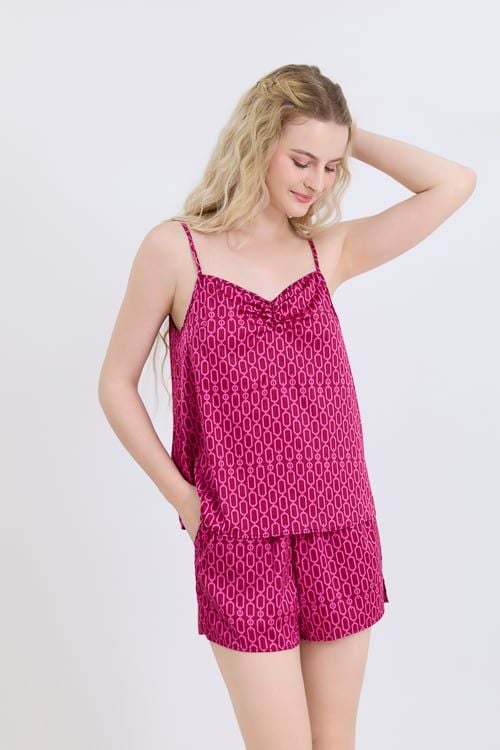  BSS01S5S44-BỘ SATIN SHORT VỚI THIẾT KẾ 2 DÂY QUYẾN RŨ, MANG LẠI CẢM GIÁC MỀM MẠI VÀ THOÁNG MÁT. 