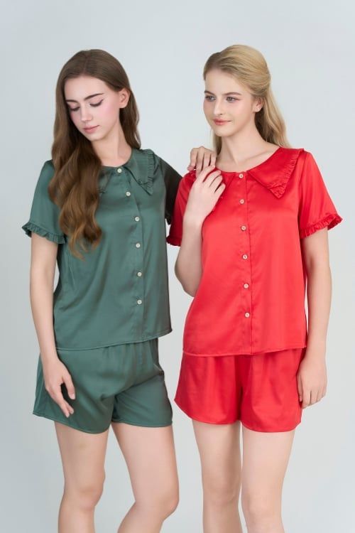  BSS01W5S03-BỘ SHORT SATIN VỚI THIẾT KẾ CỔ SEN PHỐI BÈO NHẸ NHÀNG, THOẢI MÁI SẮC ĐỎ RẠNG RỠ DIỆN TẾT CỰC XINH 