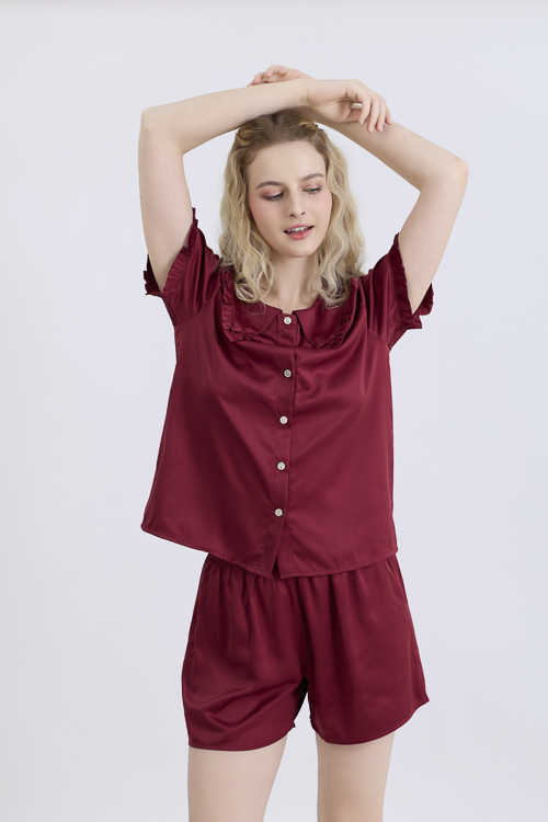 BSS01W5S04-BỘ SHORT SATIN VỚI THIẾT KẾ CỔ SEN PHỐI BÈO NHẸ NHÀNG, THOẢI MÁI SẮC ĐỎ RẠNG RỠ DIỆN TẾT CỰC XINH   