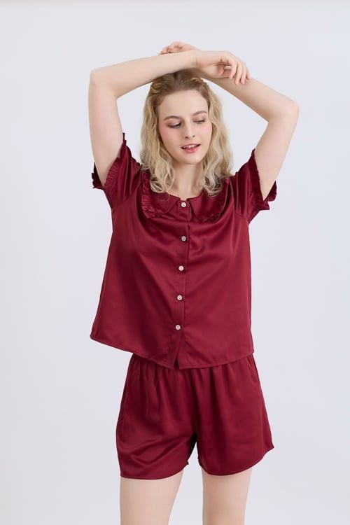  BSS01W5S04-BỘ SHORT SATIN VỚI THIẾT KẾ CỔ SEN PHỐI BÈO NHẸ NHÀNG, THOẢI MÁI SẮC ĐỎ RẠNG RỠ DIỆN TẾT CỰC XINH   " 