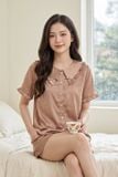 BSS01W5S05-BỘ SHORT SATIN VỚI THIẾT KẾ CỔ SEN PHỐI BÈO NHẸ NHÀNG, MANG LẠI SỰ TRẺ TRUNG VÀ THOẢI MÁI. 