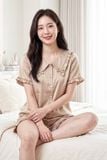  BSS01W5S06-BỘ SHORT SATIN VỚI THIẾT KẾ CỔ SEN PHỐI BÈO NHẸ NHÀNG, MANG LẠI SỰ TRẺ TRUNG VÀ THOẢI MÁI 