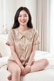  BSS01W5S06-BỘ SHORT SATIN VỚI THIẾT KẾ CỔ SEN PHỐI BÈO NHẸ NHÀNG, MANG LẠI SỰ TRẺ TRUNG VÀ THOẢI MÁI 