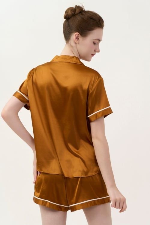  BSS02S5S54-BỘ SHORT SATIN VỚI THIẾT KẾ CỔ PIJAMA MANG PHONG CÁCH NHẸ NHÀNG VÀ THOẢI MÁI KHI MẶC 