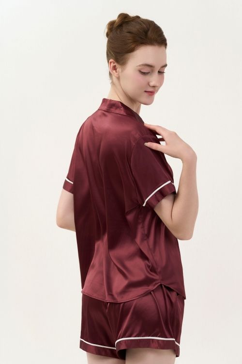  BSS02S5S55-BỘ SHORT SATIN VỚI THIẾT KẾ CỔ PIJAMA MANG PHONG CÁCH NHẸ NHÀNG VÀ THOẢI MÁI KHI MẶC 