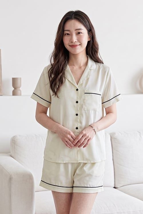  BSS02S5S57-BỘ SHORT SATIN VỚI THIẾT KẾ CỔ PIJAMA MANG PHONG CÁCH NHẸ NHÀNG VÀ THOẢI MÁI KHI MẶC 