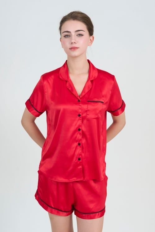  BSS02S5S59-BỘ SHORT SATIN VỚI THIẾT KẾ CỔ PIJAMA MANG PHONG CÁCH NHẸ NHÀNG VÀ THOẢI MÁI KHI MẶC 