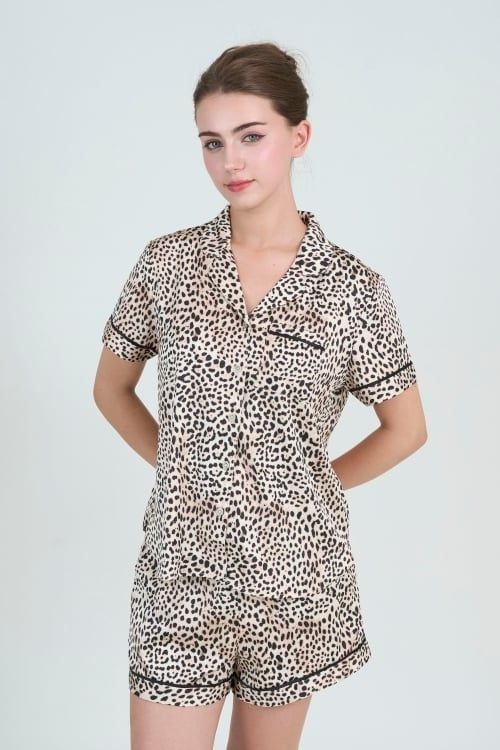  BSS02S5S60-BỘ SHORT SATIN VỚI THIẾT KẾ CỔ PIJAMA MANG PHONG CÁCH NHẸ NHÀNG VÀ THOẢI MÁI KHI MẶC 